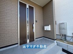 玄関横にはポストがあります