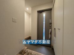 玄関にはアウトドア用品やスポーツ用品の収納ができます。