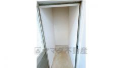 勝手口は壁をたてて外から使える収納に変更