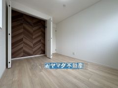 2階洋室のお部屋です。