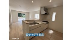 同社施工例　キッチンからご家族との会話ができますね。