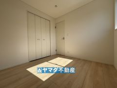 2階洋室4.5帖のお部屋です。