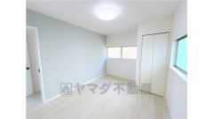 階洋室はフローリングとクロスの張替リフォーム済