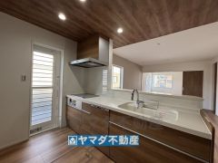 キッチンからご家族との会話ができますね。