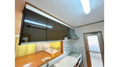 収納たっぷりシステムキッチン