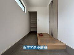 内玄関には可動式のシューズクローク