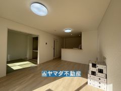 リビングの広さに加えて和室の入り口を開放すればさらに広々とした空間になります