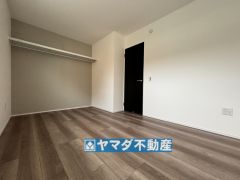 2階洋室のお部屋です。
