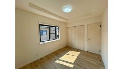 2階洋室6帖のお部屋です。
