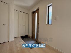 広々とした玄関ホール