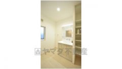 収納棚付き洗面所