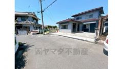 前面道路は約5.2ｍあるので駐車が苦手な方も駐車がしやすいです。