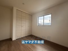 2階洋室のお部屋です