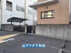 門扉にインターフォンあり