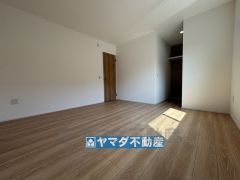 2階洋室8帖のお部屋です。