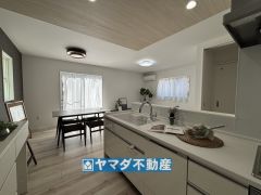 キッチンからご家族との会話ができますね。