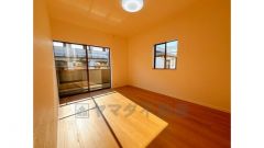 2階南東洋室6帖のお部屋です。