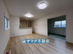 リビングの広さに加えて和室の入り口を開放すればさらに広々とした空間になります