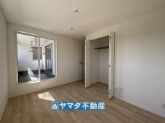 洋室6.5帖のお部屋です。