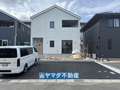 2号棟ケイミュー外壁は汚れが付きにくい効果を併せ持つ特徴があります。