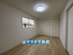 2階洋室7.5帖のお部屋です。