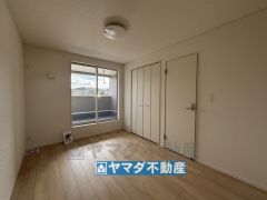 2階洋室6.7帖のお部屋です。