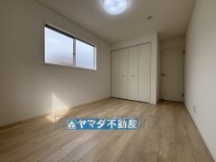 2階洋室6.5帖のお部屋です。