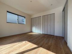 2階洋室8帖のお部屋です。