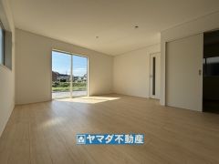リビングの広さに加えて和室の入り口を開放すればさらに広々とした空間になります