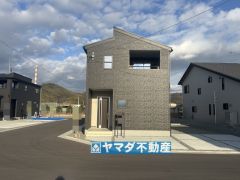 2号棟ケイミュー外壁は汚れが付きにくい効果を併せ持つ特徴があります。