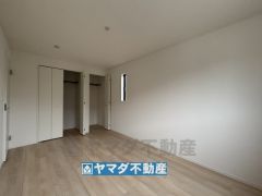 2階洋室7.5帖のお部屋です。