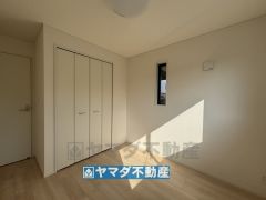 2階洋室5帖のお部屋です。
