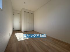 2階洋室5.5帖のお部屋です。