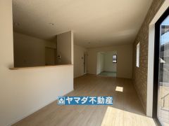 リビングの広さに加えて和室の入り口を開放すればさらに広々とした空間になります