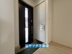 玄関にはシューズボックスがあります。