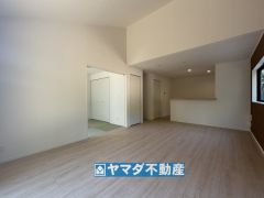 リビングの広さに加えて和室の入り口を開放すればさらに広々とした空間になります