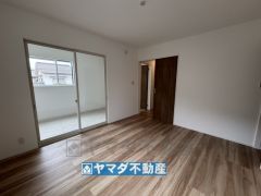 2階サンルームに面したお部屋です。