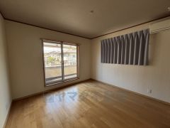 2階洋室8帖のお部屋です。