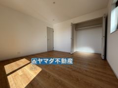 2階洋室8帖のお部屋です。
