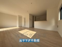 20.7帖のリビングには収納スペースがあります。