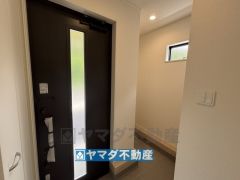 玄関にはシューズクロークがあります