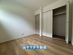 2階洋室4.5帖のお部屋です。