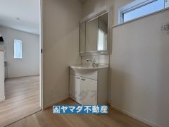 三面鏡タイプだから朝の準備も効率的ですね