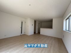 17帖のリビングにはパントリー完備