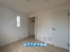 2階洋室5.2帖のお部屋です。