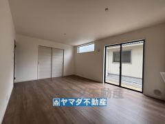 リビングの広さに加えて和室の入り口を開放すればさらに広々とした空間になります