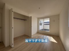2階洋室8帖のお部屋です。