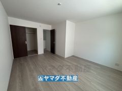 2階洋室9帖のお部屋です。