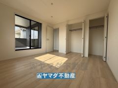 2階洋室8帖のお部屋です。
