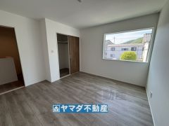 2階洋室7.5帖のお部屋です。